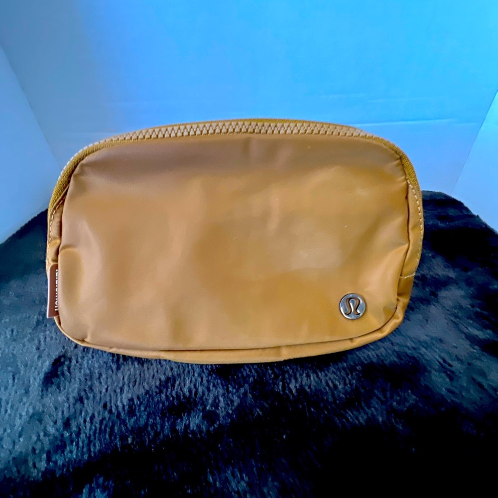 Lululemon Everywhere Belt Bag One Size NWT Burnt Caramel